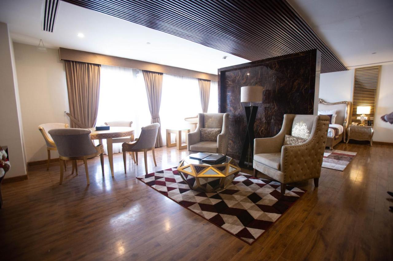 Nine Tree Luxury Hotel & Suites Lahor Dış mekan fotoğraf